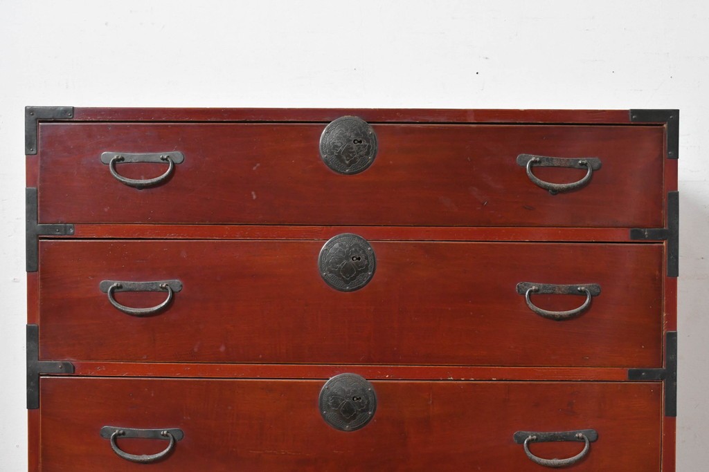 和製アンティーク　漆塗り　丸金具がアクセントの衣装箪笥　(R-043493)