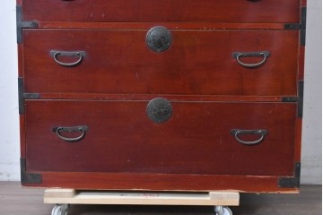 和製アンティーク　漆塗り　丸金具がアクセントの衣装箪笥　(R-043493)