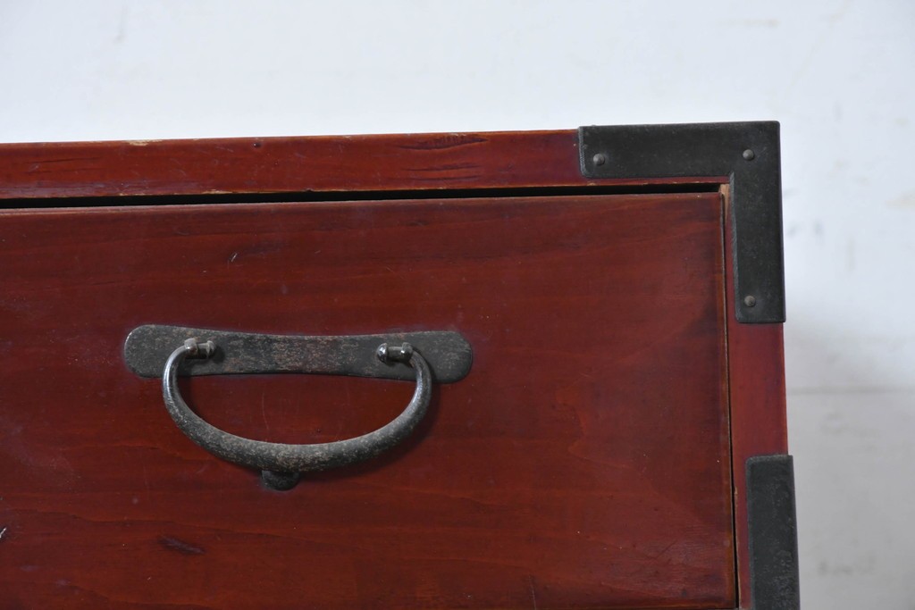 和製アンティーク　漆塗り　丸金具がアクセントの衣装箪笥　(R-043493)