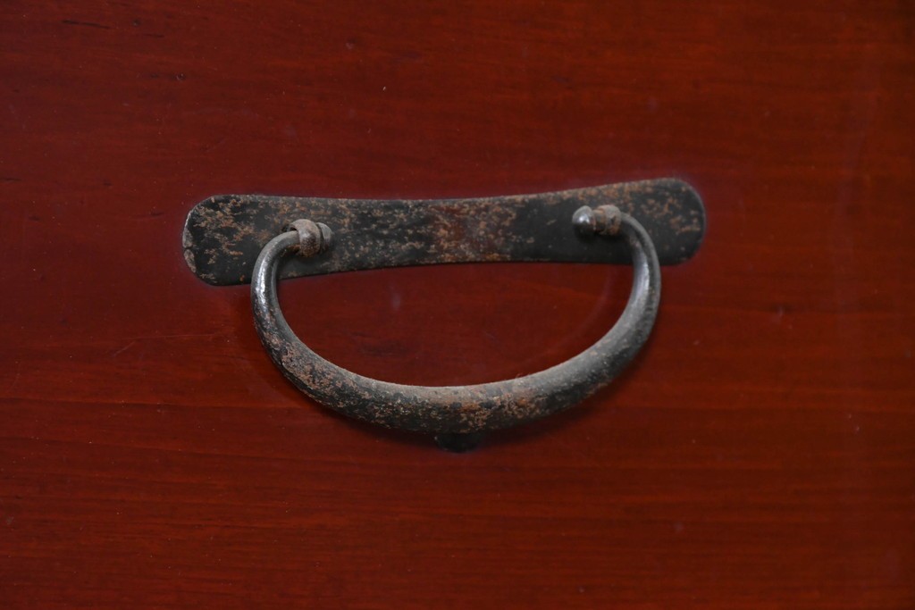 和製アンティーク　漆塗り　丸金具がアクセントの衣装箪笥　(R-043493)