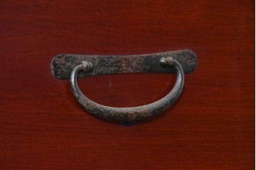 和製アンティーク　漆塗り　丸金具がアクセントの衣装箪笥　(R-043493)