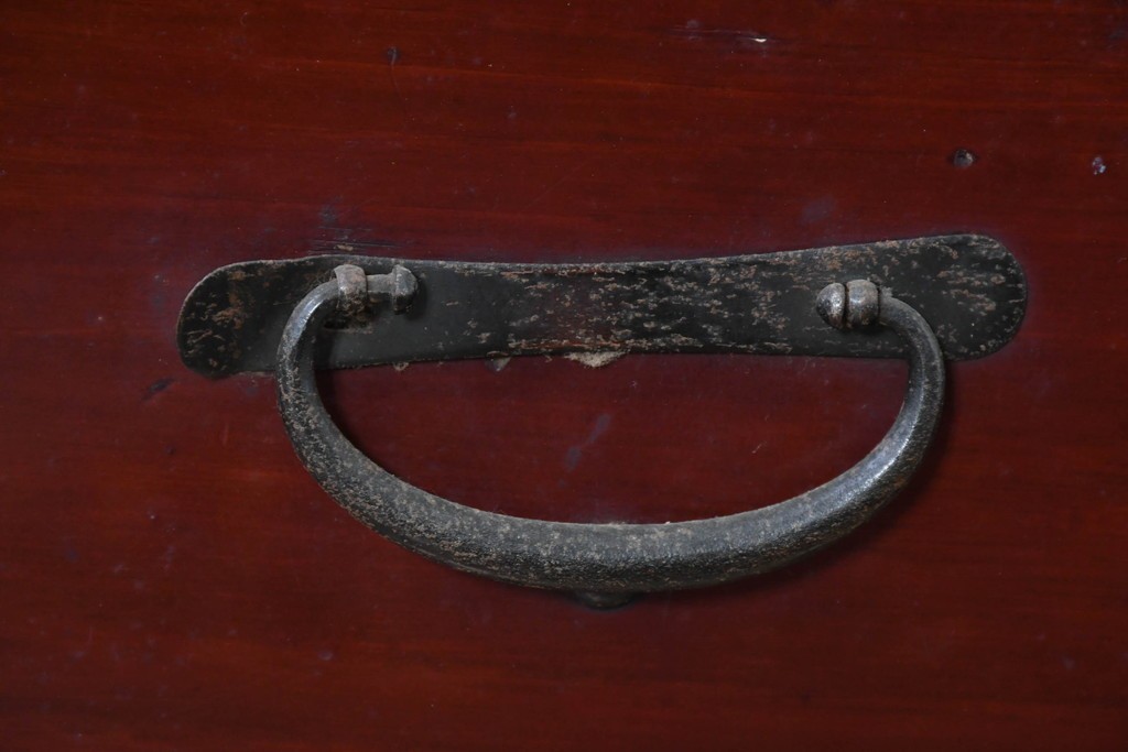 和製アンティーク　漆塗り　丸金具がアクセントの衣装箪笥　(R-043493)