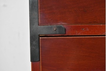 和製アンティーク　漆塗り　丸金具がアクセントの衣装箪笥　(R-043493)