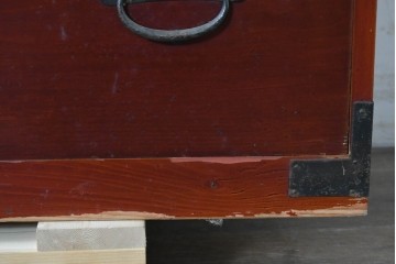 和製アンティーク　漆塗り　丸金具がアクセントの衣装箪笥　(R-043493)