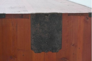 和製アンティーク　漆塗り　丸金具がアクセントの衣装箪笥　(R-043493)