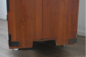 和製アンティーク　漆塗り　丸金具がアクセントの衣装箪笥　(R-043493)