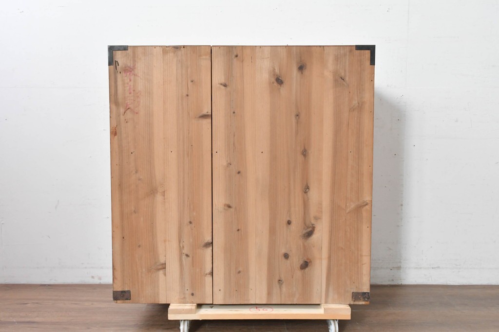 和製アンティーク　漆塗り　丸金具がアクセントの衣装箪笥　(R-043493)