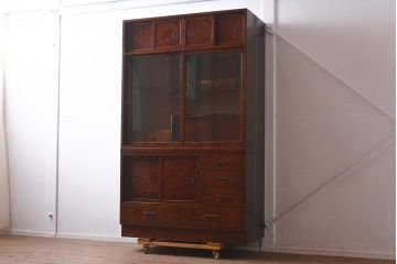 ビンテージ家具　前面欅材　玉杢　味わいと上質な雰囲気が魅力の茶箪笥(茶棚、キャビネット)(R-043497)