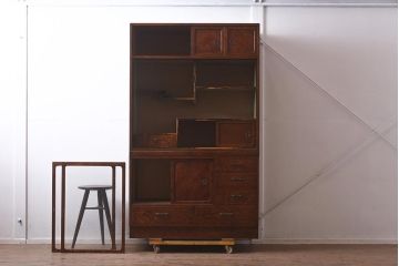 ビンテージ家具　前面欅材　玉杢　味わいと上質な雰囲気が魅力の茶箪笥(茶棚、キャビネット)(R-043497)
