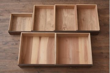 ビンテージ家具　前面欅材　玉杢　味わいと上質な雰囲気が魅力の茶箪笥(茶棚、キャビネット)(R-043497)