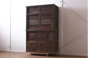 アンティーク家具　和製アンティーク　前面ヒノキ材　落ち着いた雰囲気が魅力の水屋箪笥(重ね戸棚、収納棚、収納箪笥)(R-043500)