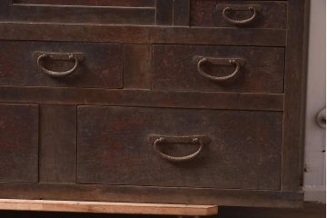 アンティーク家具　和製アンティーク　前面ヒノキ材　落ち着いた雰囲気が魅力の水屋箪笥(重ね戸棚、収納棚、収納箪笥)(R-043500)