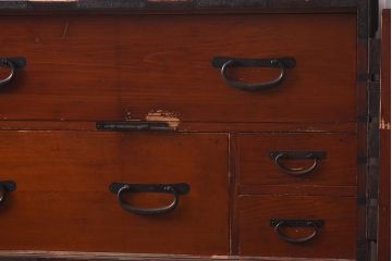 アンティーク家具　前面ヒノキ材　観音開き　和の雰囲気を高める衣装箪笥(R-043501)
