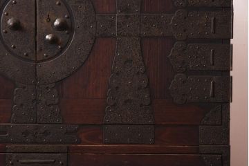 アンティーク家具　前面ヒノキ材　観音開き　和の雰囲気を高める衣装箪笥(R-043501)