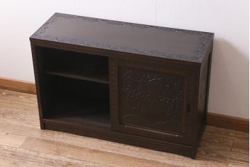 中古　美品　軽井沢彫り　美しい桜の意匠が散りばめられた戸棚(収納棚、キャビネット)(R-043502)