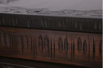 中古　美品　軽井沢彫り　美しい桜の意匠が散りばめられた戸棚(収納棚、キャビネット)(R-043502)