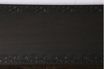 中古　美品　軽井沢彫り　美しい桜の意匠が散りばめられた戸棚(収納棚、キャビネット)(R-043502)