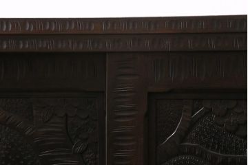 中古　美品　軽井沢彫り　美しい桜の意匠が散りばめられた戸棚(収納棚、キャビネット)(R-043502)