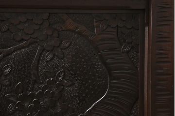 中古　美品　軽井沢彫り　美しい桜の意匠が散りばめられた戸棚(収納棚、キャビネット)(R-043502)