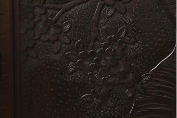 中古　美品　軽井沢彫り　美しい桜の意匠が散りばめられた戸棚(収納棚、キャビネット)(R-043502)