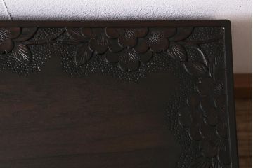 中古　美品　軽井沢彫り　レアな横長サイズ!美しい桜の意匠が目を惹く戸棚(収納棚、キャビネット、テレビ台、ローボード)(R-043503)