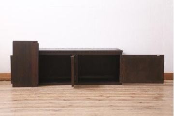 中古　美品　軽井沢彫り　レアな横長サイズ!美しい桜の意匠が目を惹く戸棚(収納棚、キャビネット、テレビ台、ローボード)(R-043503)