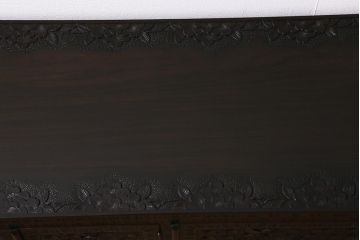 中古　美品　軽井沢彫り　レアな横長サイズ!美しい桜の意匠が目を惹く戸棚(収納棚、キャビネット、テレビ台、ローボード)(R-043503)