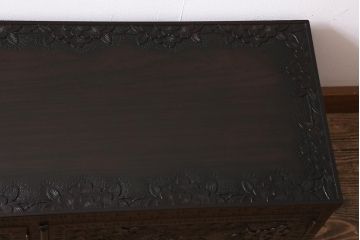中古　美品　軽井沢彫り　レアな横長サイズ!美しい桜の意匠が目を惹く戸棚(収納棚、キャビネット、テレビ台、ローボード)(R-043503)