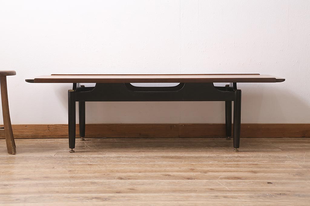 ヴィンテージ家具　北欧ビンテージ　G-PLAN(ジープラン)　BB(Black&Brass)シリーズ　スタイリッシュなセンターテーブル(コーヒーテーブル、リビングテーブル)(R-043506)