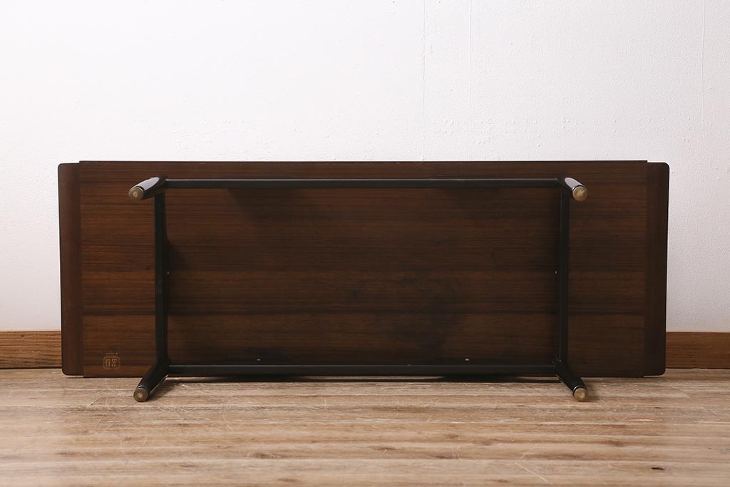 ヴィンテージ家具　北欧ビンテージ　G-PLAN(ジープラン)　BB(Black&Brass)シリーズ　スタイリッシュなセンターテーブル(コーヒーテーブル、リビングテーブル)(R-043506)