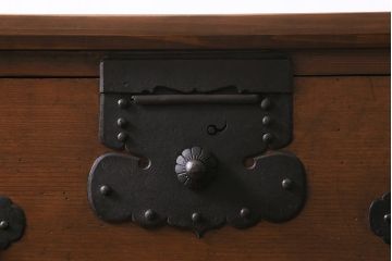 アンティーク家具　時代箪笥リメイク　ヒノキ材　棚付きの和風サイドボード(衣装箪笥)(R-043507)