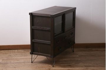 アンティーク家具　引き出し付き　木味が魅力の鉄脚リビングボード(ガラス戸棚、収納棚、キャビネット)(R-043508)