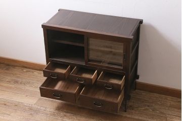 アンティーク家具　引き出し付き　木味が魅力の鉄脚リビングボード(ガラス戸棚、収納棚、キャビネット)(R-043508)