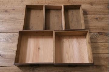 アンティーク家具　引き出し付き　木味が魅力の鉄脚リビングボード(ガラス戸棚、収納棚、キャビネット)(R-043508)