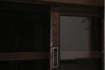 アンティーク家具　引き出し付き　木味が魅力の鉄脚リビングボード(ガラス戸棚、収納棚、キャビネット)(R-043508)