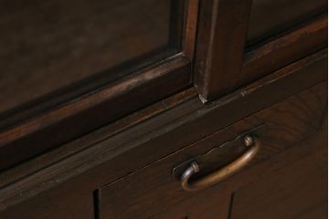 アンティーク家具　引き出し付き　木味が魅力の鉄脚リビングボード(ガラス戸棚、収納棚、キャビネット)(R-043508)