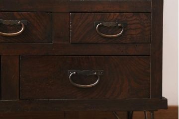 アンティーク家具　引き出し付き　木味が魅力の鉄脚リビングボード(ガラス戸棚、収納棚、キャビネット)(R-043508)