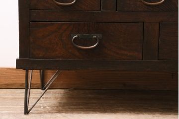 アンティーク家具　引き出し付き　木味が魅力の鉄脚リビングボード(ガラス戸棚、収納棚、キャビネット)(R-043508)