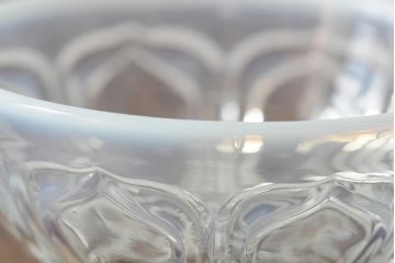 レトロ雑貨　昭和中期　乳白縁がかわいらしいプレスガラスの鉢2個(深皿、和食器)(R-043517)