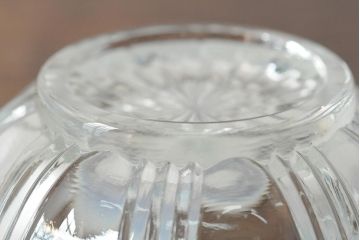 レトロ雑貨　昭和中期　乳白縁がかわいらしいプレスガラスの鉢2個(深皿、和食器)(R-043517)