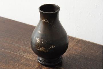 アンティーク雑貨　大正昭和初期　花に富士山図　銀象嵌彫金花瓶(菅原作蔵、花器、フラワーベース)(R-043519)