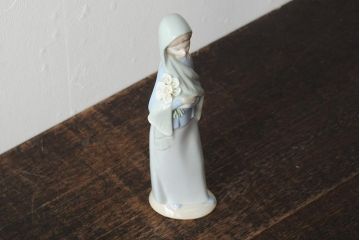 リヤドロ(LLADRO)　希少　ユリを持つ少女　GIRL WITH FLOWERS(オブジェ、置き物)(R-043526)