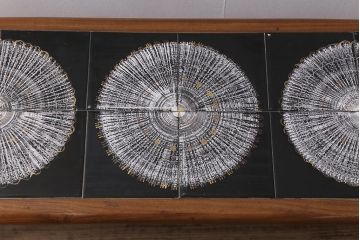 ヴィンテージ家具　北欧ビンテージ　チーク材　モダンなタイル天板のコーヒーテーブル(センターテーブル)(R-043529)