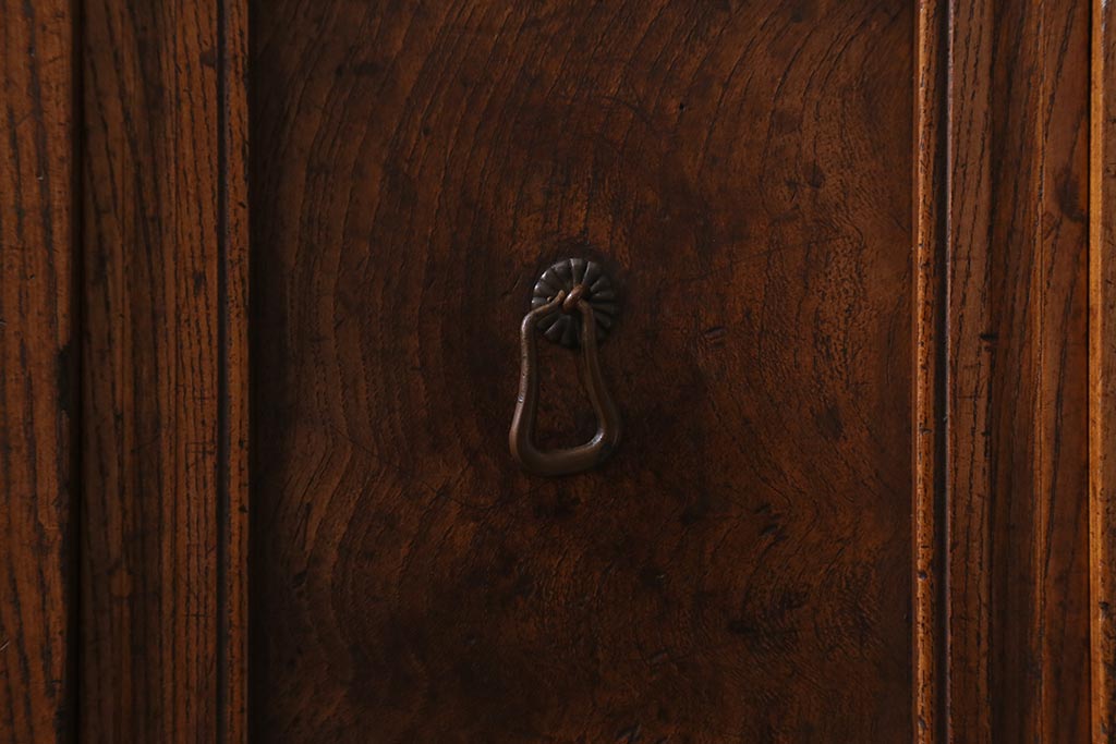 アンティーク家具　前面ケヤキ材　引き出し付き　上品なつくりの和風キャビネット(水屋箪笥、収納棚)(R-043530)