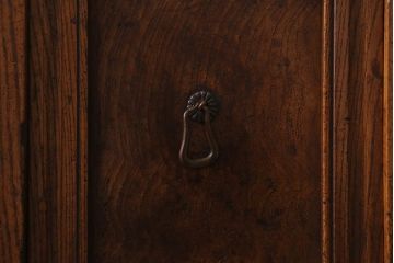 アンティーク家具　前面ケヤキ材　引き出し付き　上品なつくりの和風キャビネット(水屋箪笥、収納棚)(R-043530)