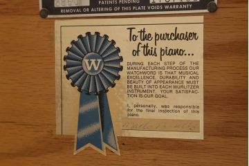 中古　アメリカ製　WURLTZER(ワーリッツァー) モデル2860　シリアル1737198　コンソールピアノ・スツールセット(定価約150〜200万円)(R-043532)