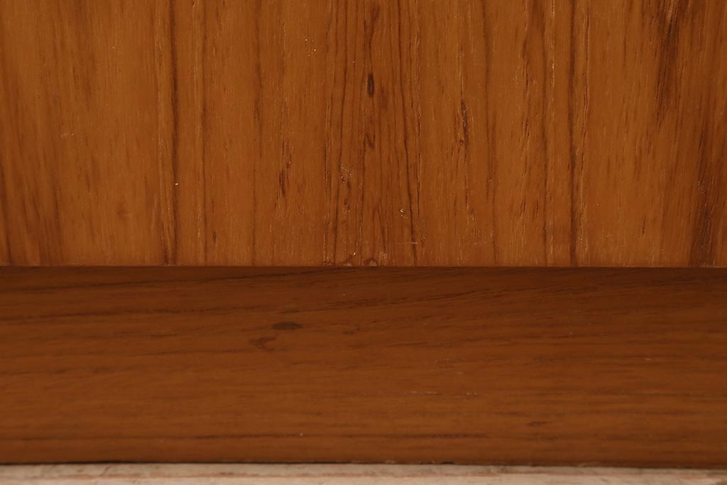 ヴィンテージ家具　北欧ビンテージ　Remploy　ワンルームにもおすすめなライティングビューロー(デスク、在宅ワーク、在宅用簿記机)(R-043536)