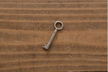 ヴィンテージ家具　北欧ビンテージ　Remploy　ワンルームにもおすすめなライティングビューロー(デスク、在宅ワーク、在宅用簿記机)(R-043536)