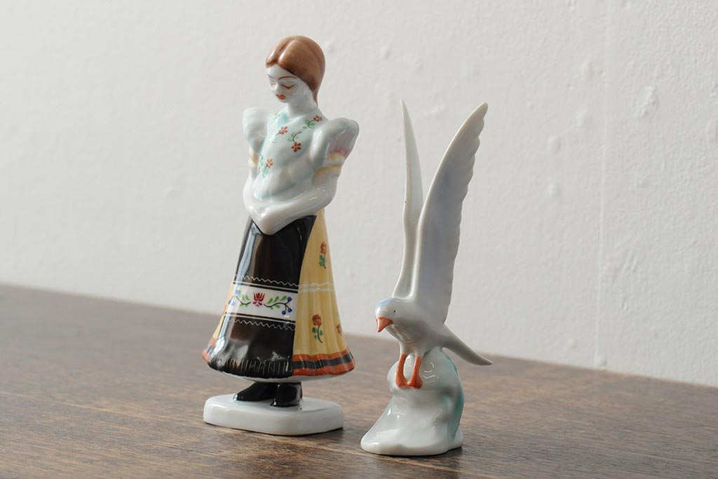 ハンガリー　HOLLOHAZA(ホロハーザ)　少女とカモメの陶器人形2個セット(オブジェ、置き物)(R-043541)