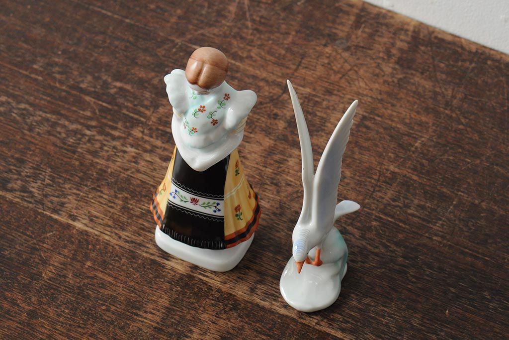 ハンガリー　HOLLOHAZA(ホロハーザ)　少女とカモメの陶器人形2個セット(オブジェ、置き物)(R-043541)